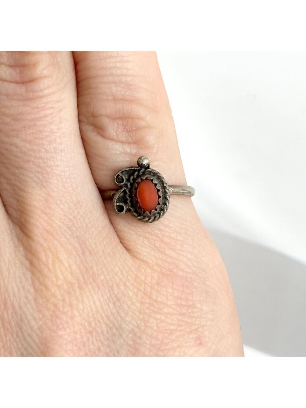 Coral Accented Navajo Inspired Southwest Sterling Silver 925 Vintage Ring - sz 5 - Picture 14 of 15